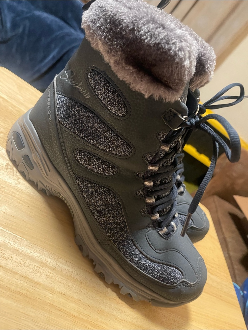 Skechers Women's D'Lites Winter lace up Boot Navy Size 9